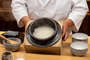 炊き立てのご飯が食欲を誘う