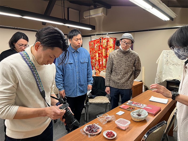 もう一つの農業プロジェクトでは「山査子プロジェクト」があり、圃場視察及びサンザシパウダー等のサンザシ加工品、冷凍柿をシェフへ紹介頂いた後に意見交換しました。